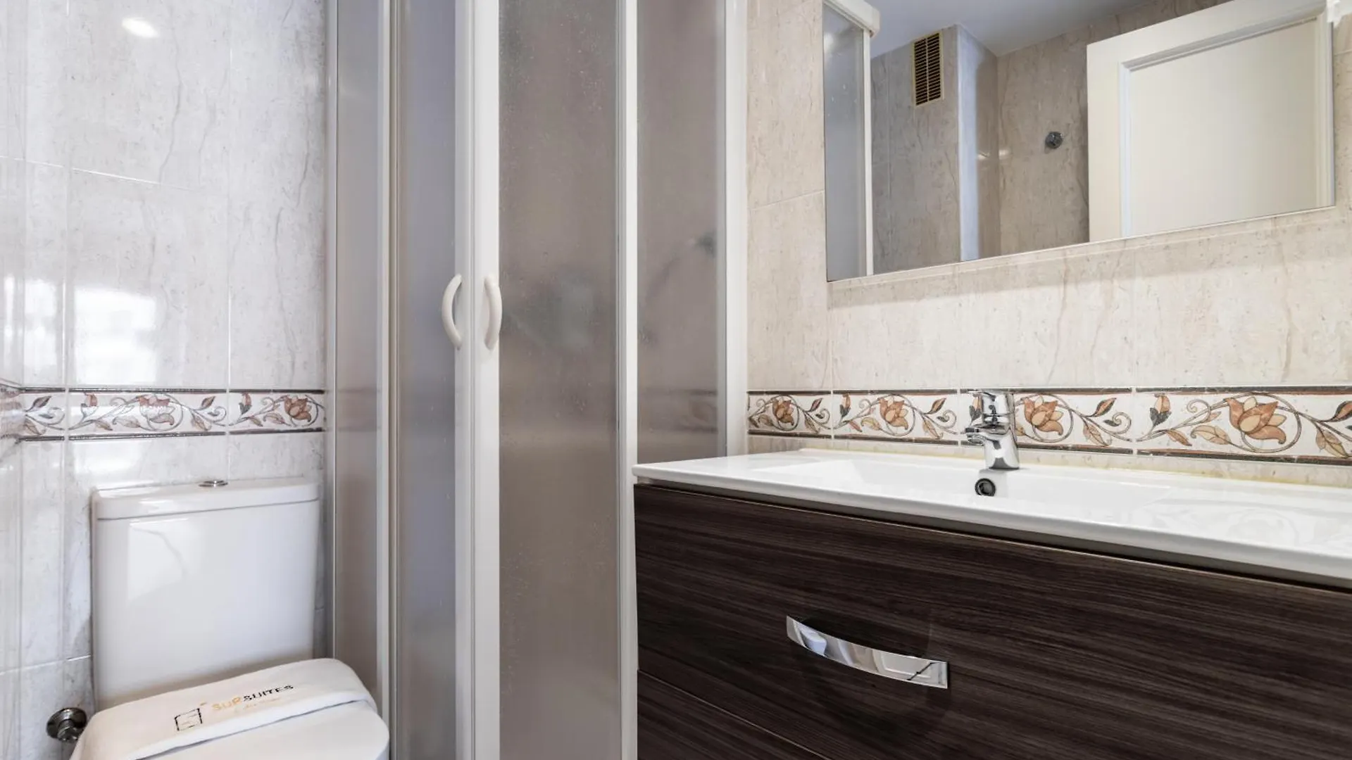 2 Habitaciones Y 2 Banos, Vista Lateral Mar Sofia 2 By Sur Suites Fuengirola